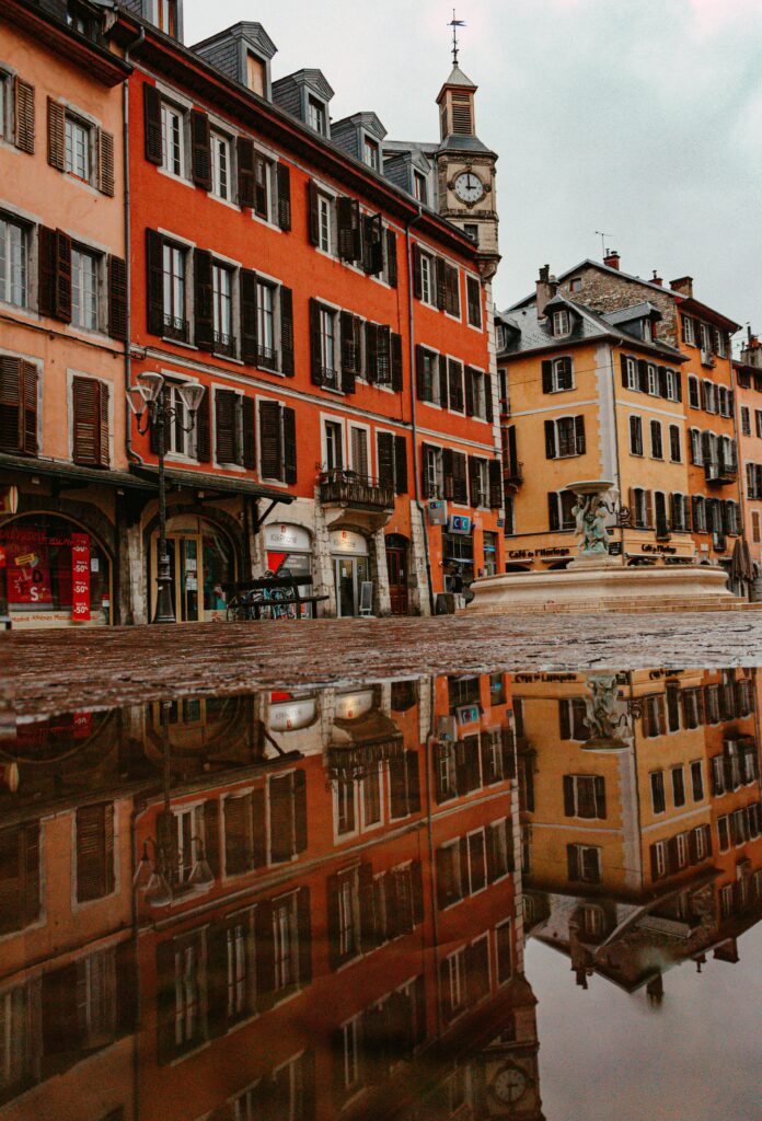 hugo-coulbouee-hQCYOFwETd8-unsplash
